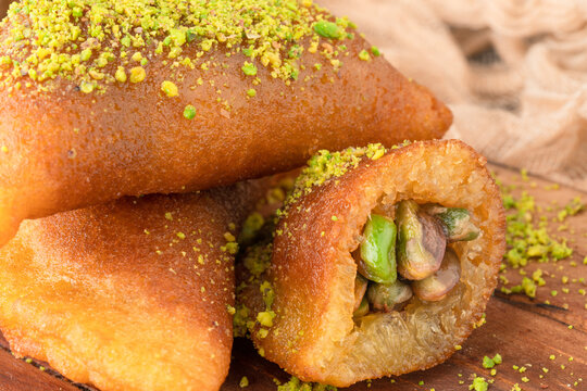 Turkish dessert tas kadayif with pistachio	