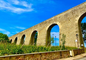 roman aqueduct in Louveciennes near Paris - obrazy, fototapety, plakaty