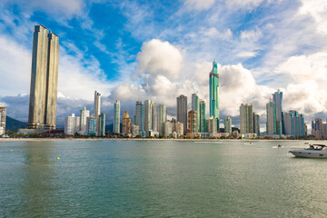Obraz premium sol na arquitetura de Balneário Camboriú Santa Catarina Brasil