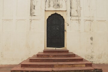 Fototapeta na wymiar medieval door at unesco world heritage site, red fort, delhi, india 