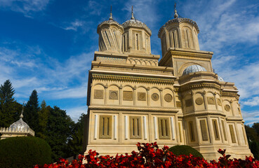Fototapeta premium View of Romanian Orthodox Cathedral of Curtea de Arges in sunny autumn day