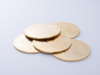 重なり合うビットコイン
