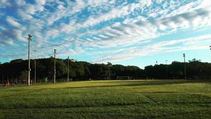 Céu azul no campo de futebol - Parque Farroupilha - Porto Alegre