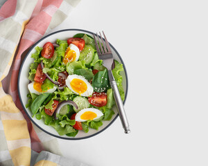vegetable green salad with egg