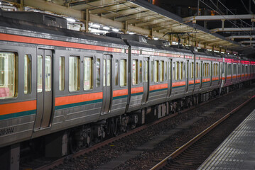 Fototapeta premium 浜松駅に停車する211系5000番台