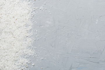 Background from white sea salt. Coarse rock salt texture witth copy space - obrazy, fototapety, plakaty