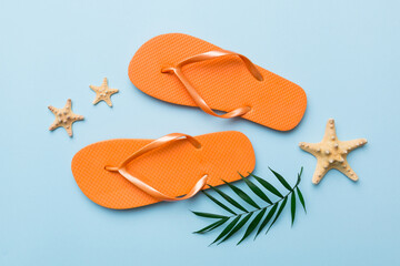 Flat lay composition with flip flops and seashell on colored background. Space for text top view - obrazy, fototapety, plakaty