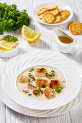 scallops with white wine cream sauce in bowl