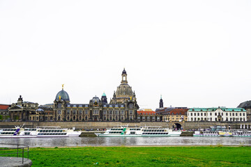 Obraz premium View of the city of Dresden from the banks of the Elbe. 