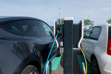 Fototapeta na wymiar ZARAGOZA, SPAIN, 30 April 2022; electric vehicles charging the battery at a charging point in the La Torre del Outlet shopping centre.
