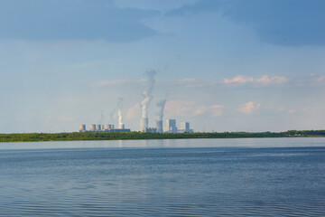 Blick über den Bärwalder See zum Kraftwerk Boxberg	