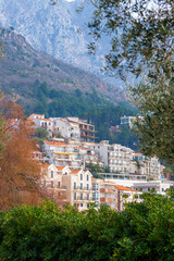 Obraz premium houses in the mountains
