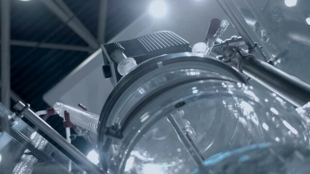 The operation of a complex and expensive chemical reactor in a laboratory for production for products in the medical, chemical, cosmetic industries. A mixer in a glass container prepares a solution fo