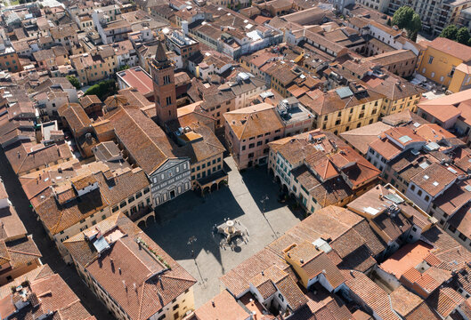 Fototapeta aerial view of the historic center of empoli in tuscany