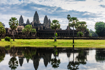 Fototapeta na wymiar Angkor Wat and its reflection in the lake