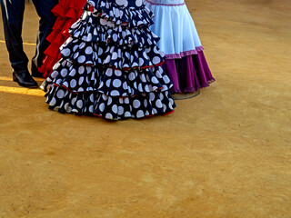 Trajes de flamenca en la feria de Abril / In the April fair Flamenco dresses. Sevilla
