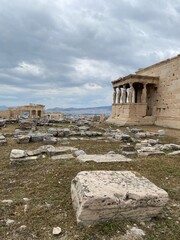 Erechtheion mit Karyatiden bei der Akropolis in Athen/ Griechenland