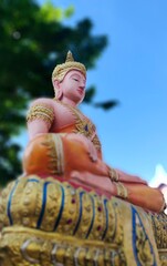 golden buddha statue