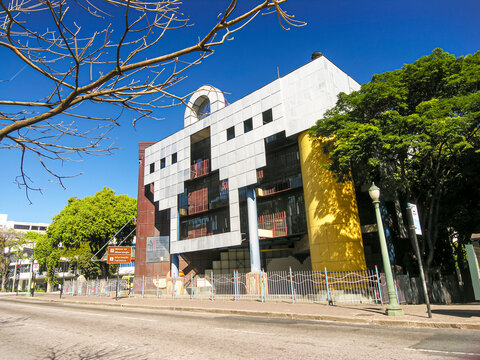 Tancredo Neves Building, popular name Scrap Queen. Designed by Éolo Maia and Sylvio de Podestá. Liberty Square