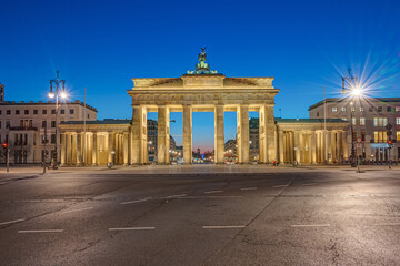 Fototapeta premium The famous Brandenburg Gate in Berlin at night seen from the backside