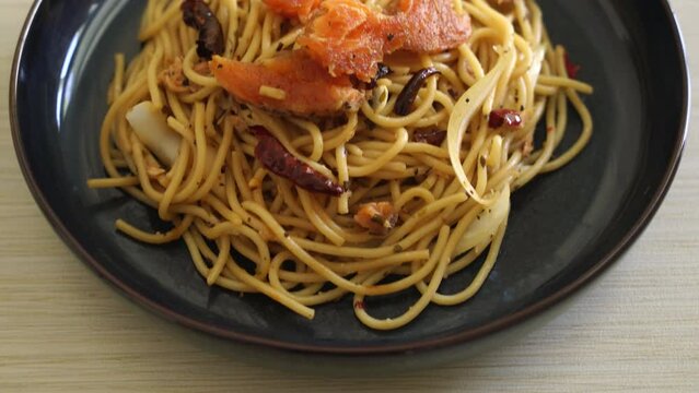 stir-fried spaghetti with salmon and dried chilli - fusion food style