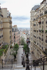 Obraz premium Narrow stairs in street of Montmartre