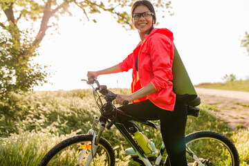 Obraz premium woman doing sports in morning