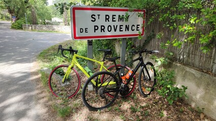 Vélo à Saint-Rémy-de-Provence - obrazy, fototapety, plakaty