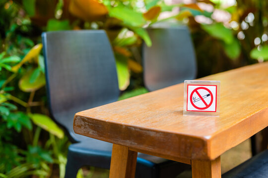 No smoking sign at the table in the garden of coffee shop