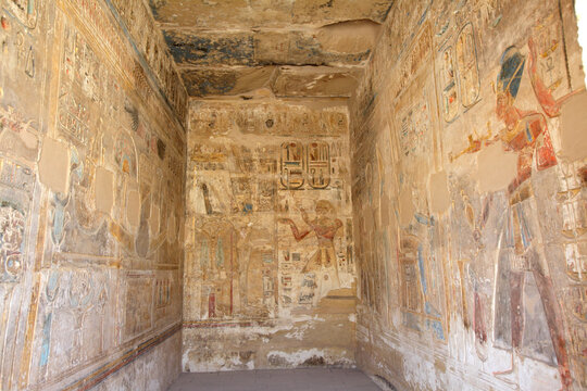 Decorations in the peristyle hall of