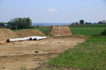 Baustelle bei Hochdorf an der Enz wo Leerrohre für die Energieversorgung gelegt werden