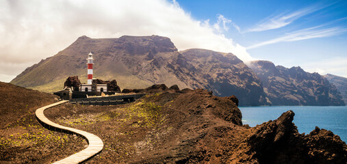 Vista panorámica del faro de Punta de Teno y los acantilados de Los Gigantes, en la isla de Tenerife, Islas Canarias, España
 - obrazy, fototapety, plakaty