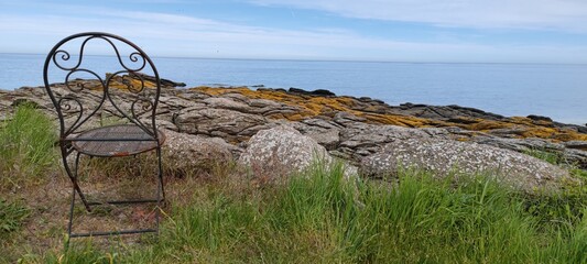 Stuhl an der bretonischen Küste