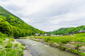 Fototapeta na wymiar 天竜川流れる田舎の風景　辰野町