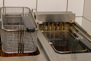 Problems of the industrial fryer. Scum of old oil.