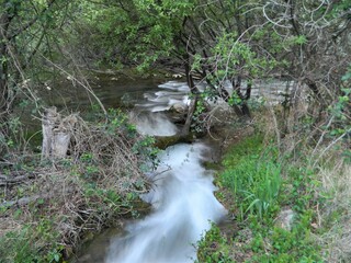 Agua de un río con efecto seda