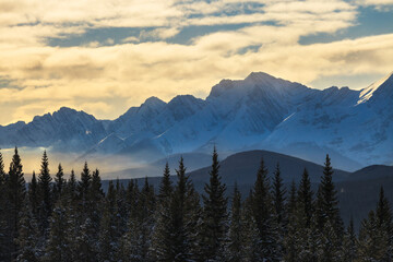 Naklejka premium Mountains in Peter Lougheed Provincial Park, Alberta, Canada