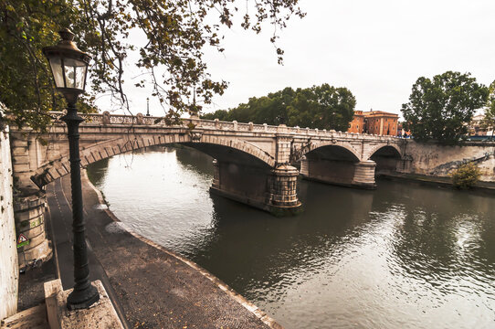 Ponte Sisto, this is the only Roman bridge built between the Ancient Roman age and the XIX century