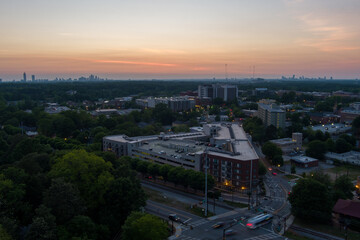 Aerial view of Decatur, DeKalb County, Georgia at sunset. - obrazy, fototapety, plakaty