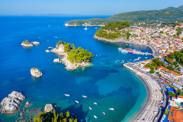 Fototapeta premium Panoramic view of scenic Parga city, Greece