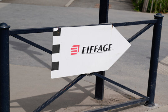 Eiffage construction logo brand arrow and sign text on building site