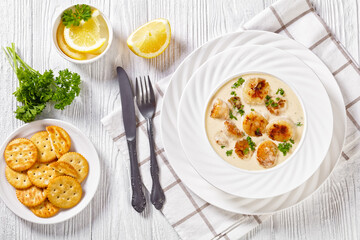 scallops with white wine cream sauce in bowl