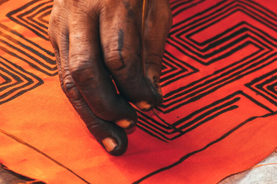 Hand painting geometrical tribal art of the Asurini indigenous tribe. Xingu Rive, Baixo Amazonas, Amazon, Brazil. 2007.