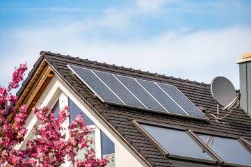 Solarkollektoren auf Hausdach