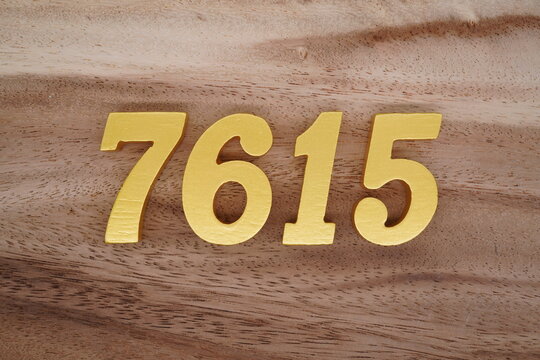 Number 7615 is made of 1 cm thick teak, painted gold on top of real wood with dark brown to light brown patterns to show the dimensions of the picture.