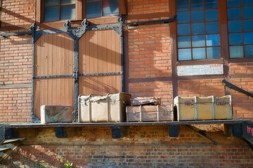 Koffer am Verlassenden Bahnhof - Verlassener Ort - Urbex / Urbexing - Lost Place - Artwork - Creepy...