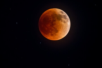 Obraz na płótnie Canvas Blood Moon March 2022, just before full eclipse taken in Ohio