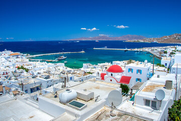 Obraz premium Mykonos port with boats and windmills at evening, Cyclades islands, Greece