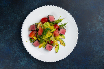 Salad with tuna, avocado and tomatoes.