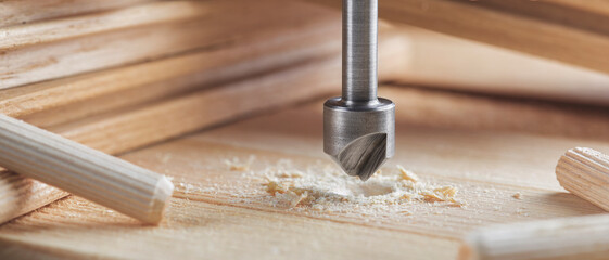Countersink drill bit make sink in hole for screw in old wooden plank